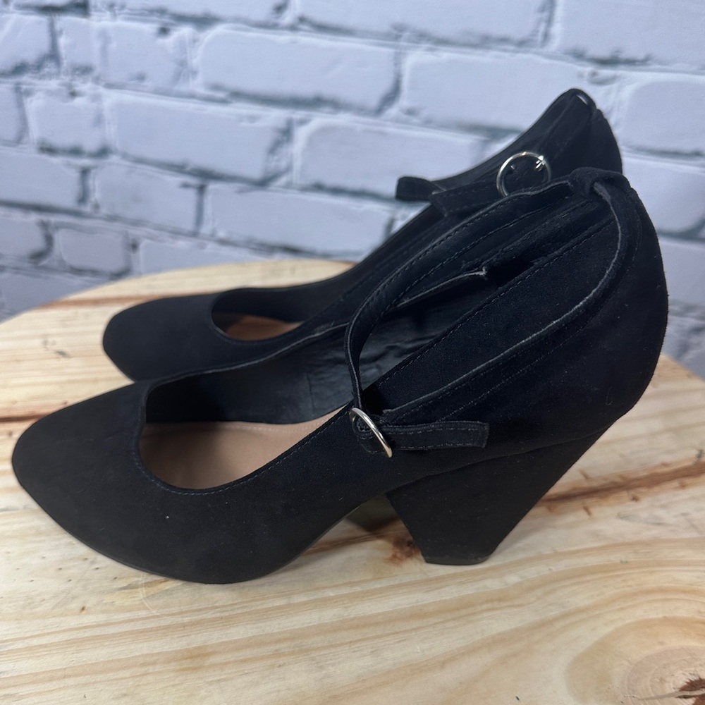 Torrid Collection Womens Size 8W Block Heels Ankle Strap Black Pumps Classic - Picture 2 of 13